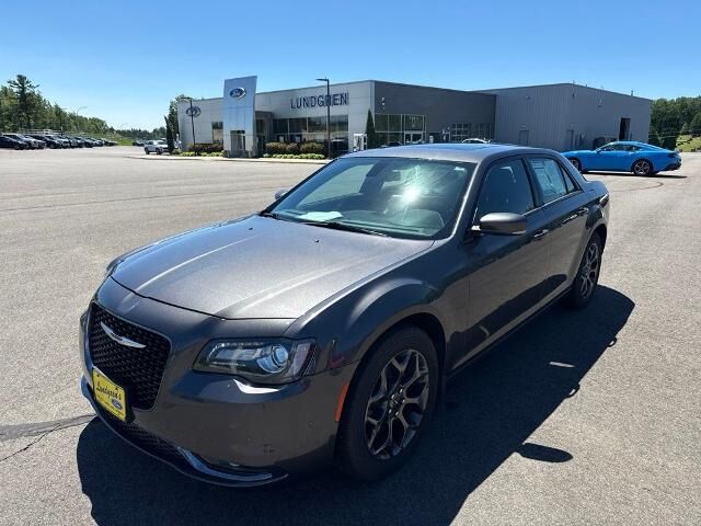 2018 Chrysler 300 S — photo 1 of 6