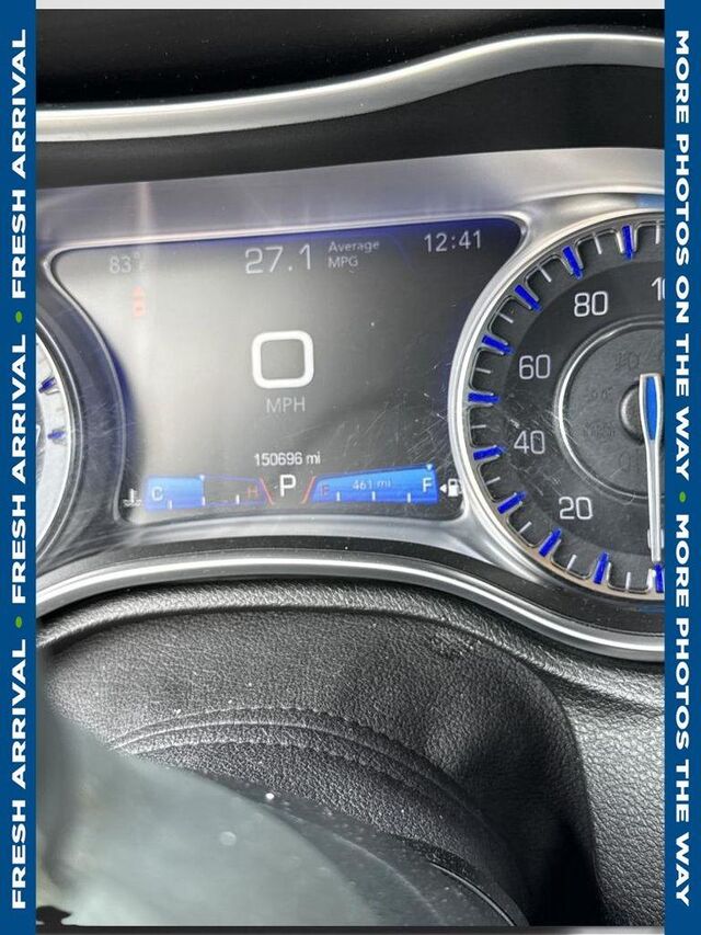 2017 Chrysler 300 C — photo 1 of 15