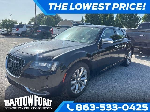 2017 Chrysler 300 C — photo 1 of 8
