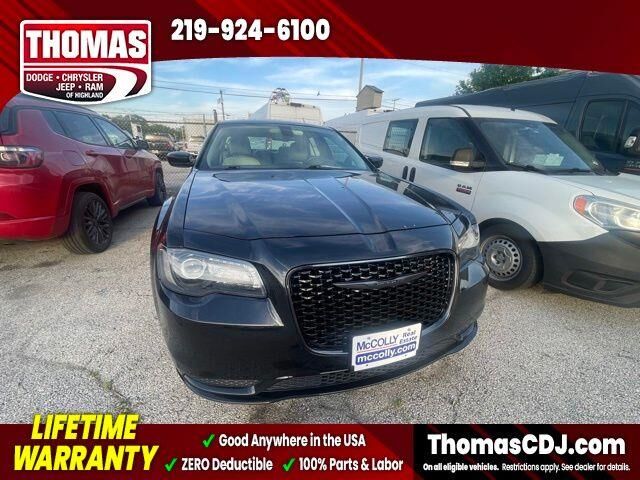 2021 Chrysler 300 Touring — photo 1 of 1