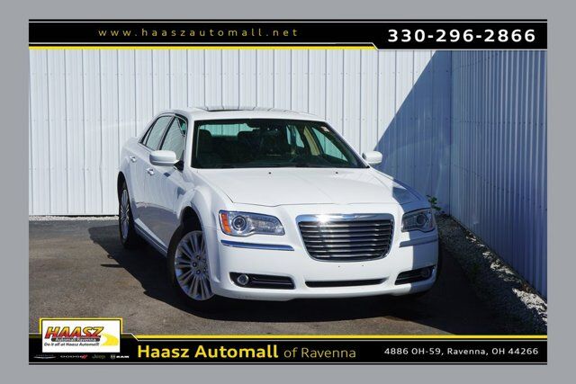 2013 Chrysler 300 Base — photo 1 of 1