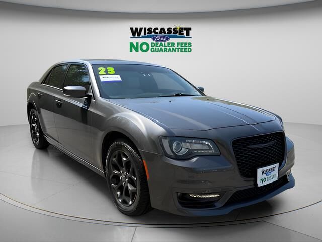 2023 Chrysler 300 Touring L — photo 1 of 4