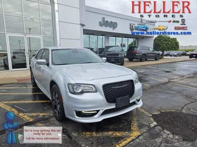2022 Chrysler 300 Touring L — photo 1 of 13