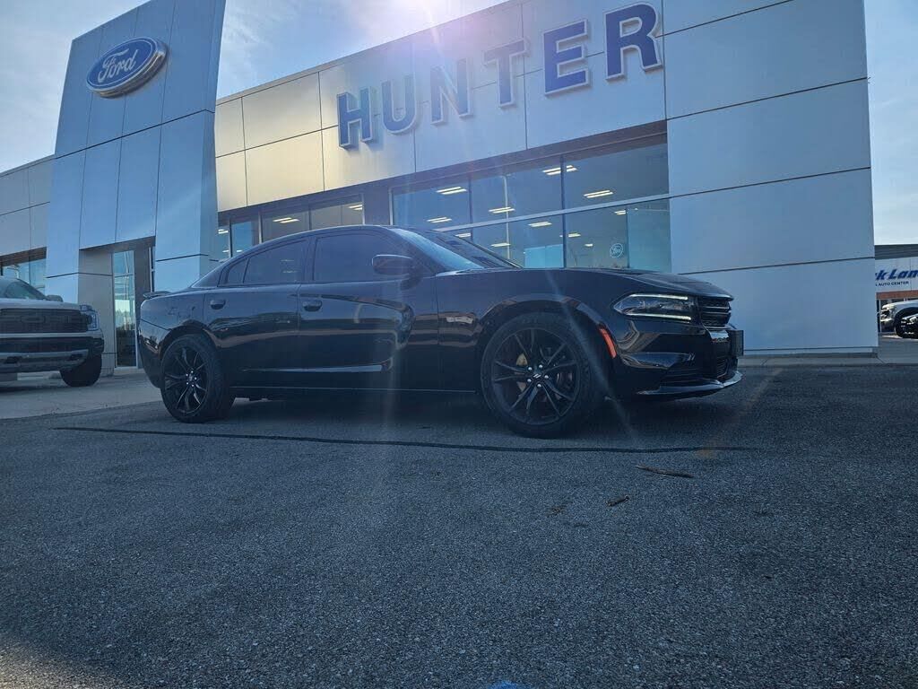 2018 Dodge Charger SXT — photo 1 of 1