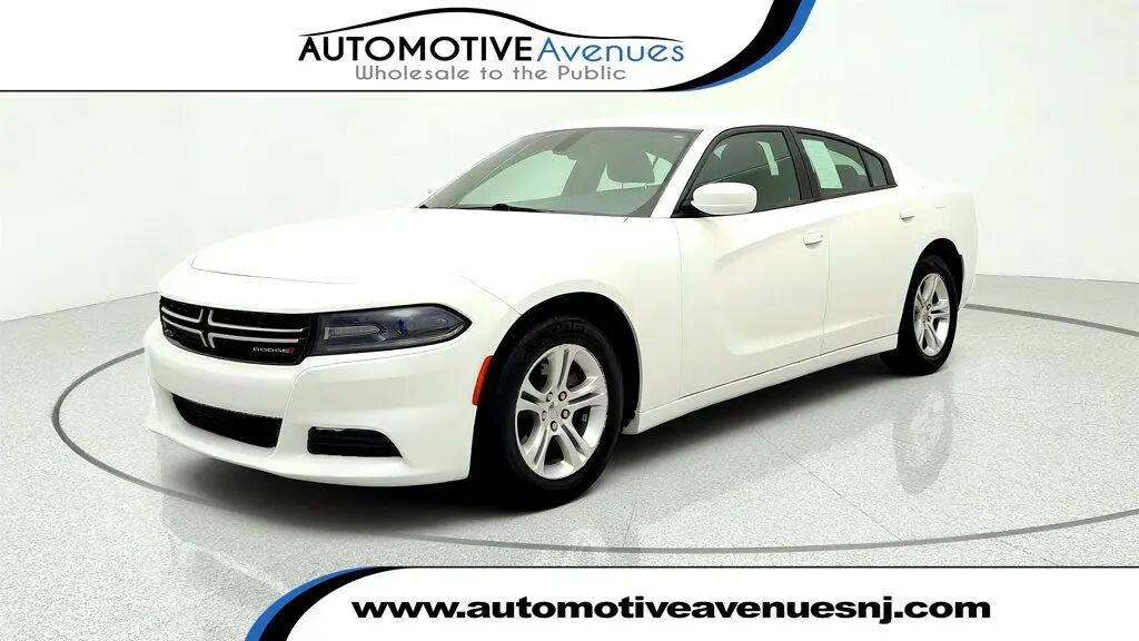 2017 Dodge Charger SE — photo 1 of 26