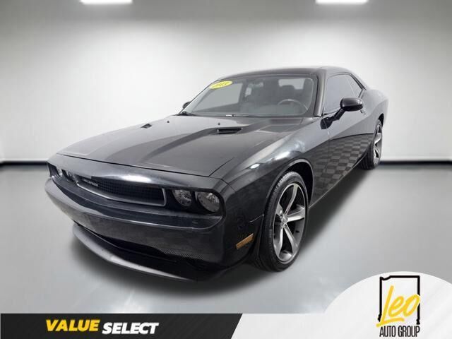 2013 Dodge Challenger SXT — photo 1 of 13