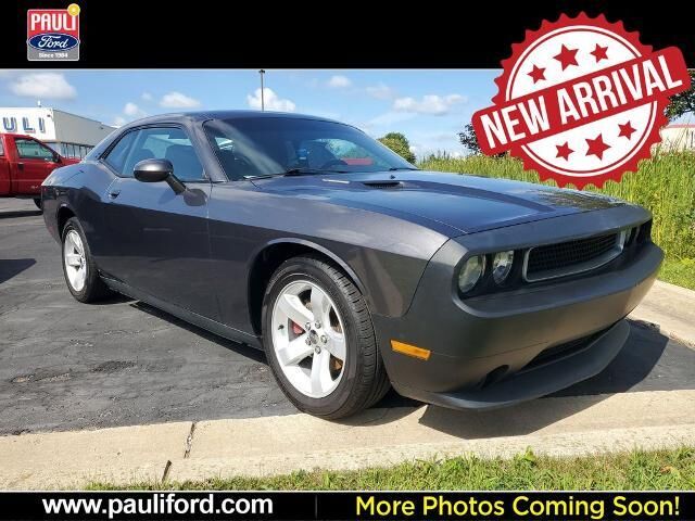 2013 Dodge Challenger SXT — photo 1 of 26