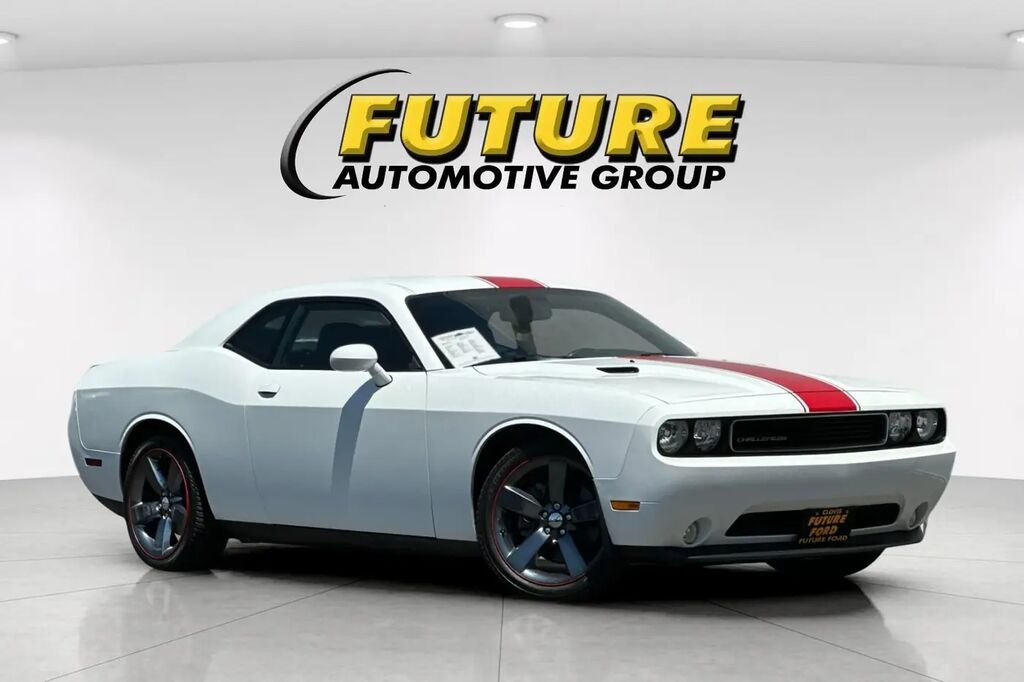 2013 Dodge Challenger SXT — photo 1 of 13