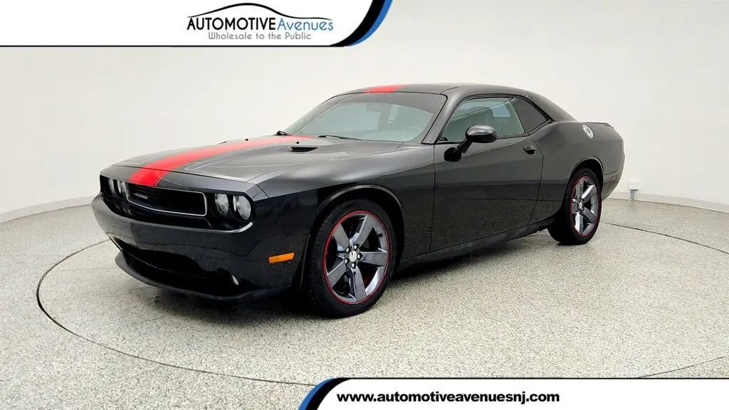 2013 Dodge Challenger SXT — photo 1 of 13