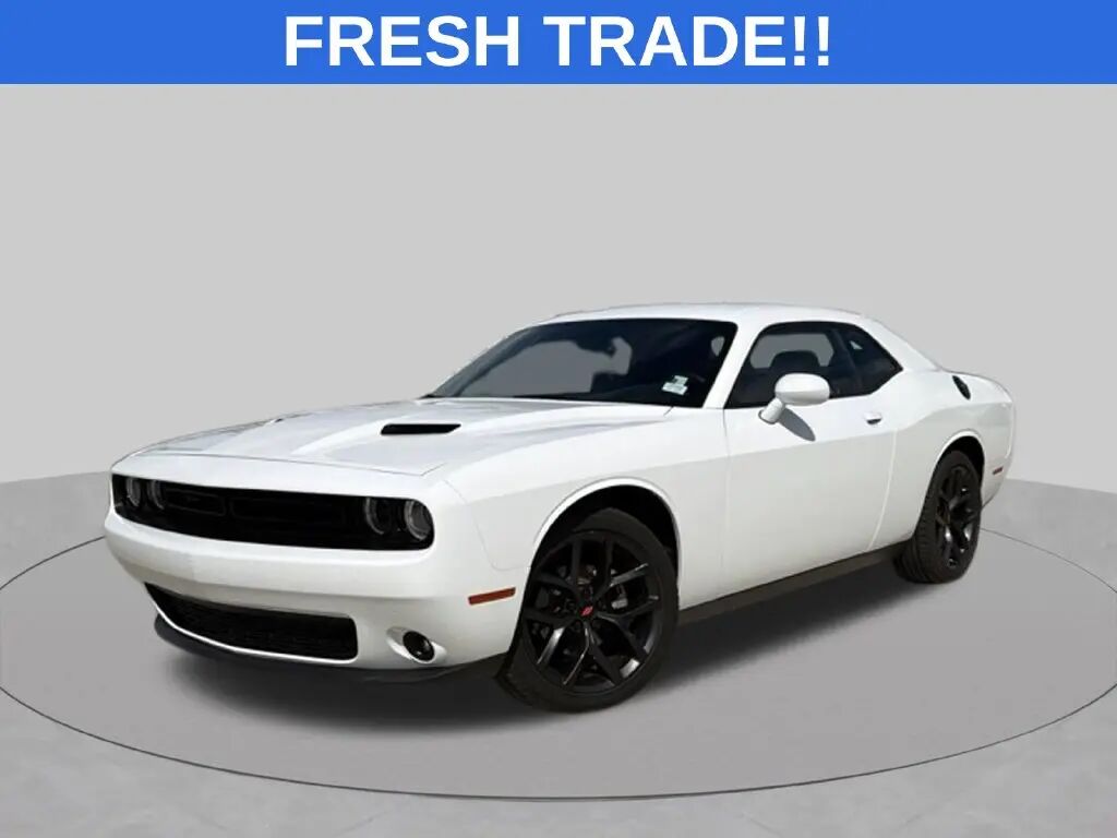 2022 Dodge Challenger SXT — photo 1 of 6