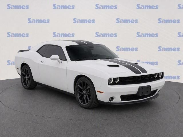2022 Dodge Challenger SXT — photo 1 of 13