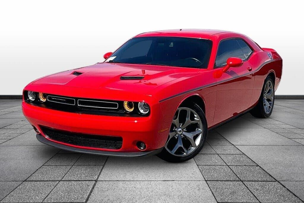 2017 Dodge Challenger SXT — photo 1 of 1