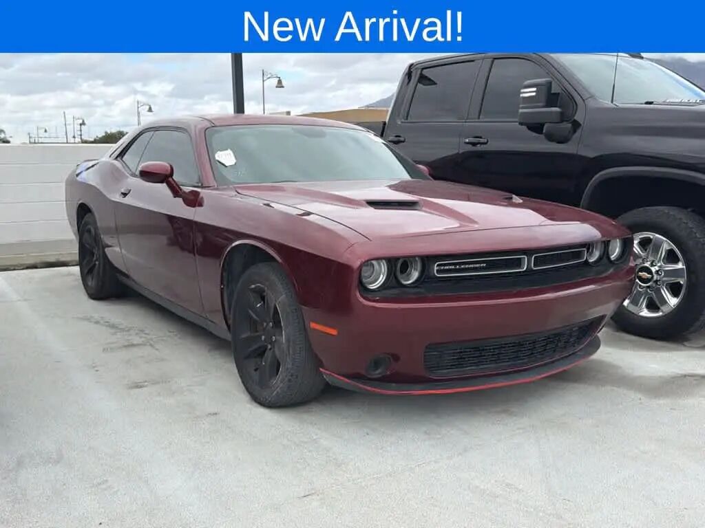 2019 Dodge Challenger SXT — photo 1 of 12