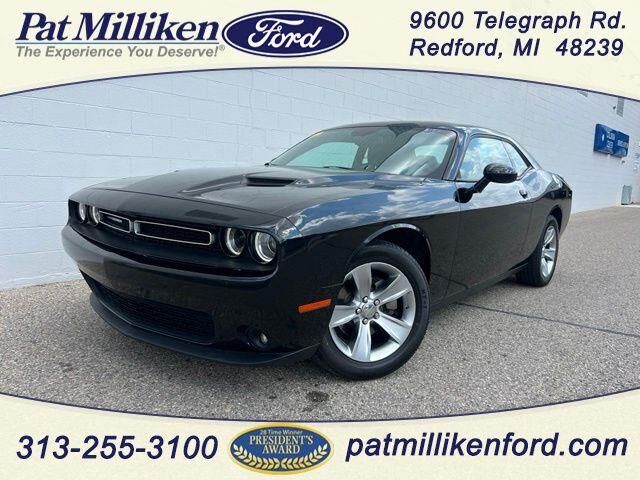 2022 Dodge Challenger SXT — photo 1 of 13