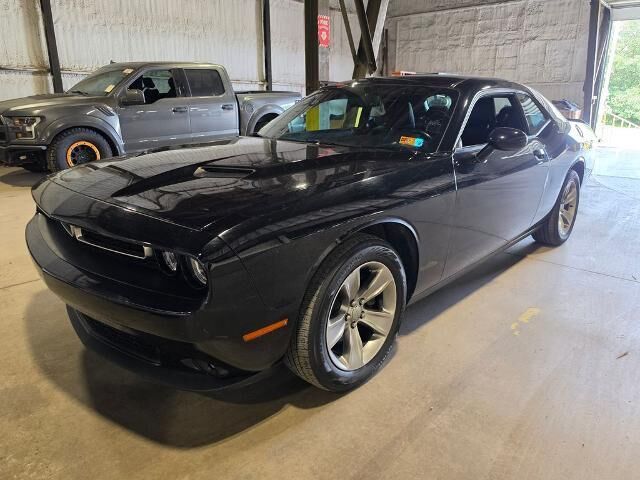 2019 Dodge Challenger SXT — photo 1 of 20