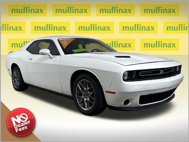 2016 Dodge Challenger SXT — photo 1 of 12