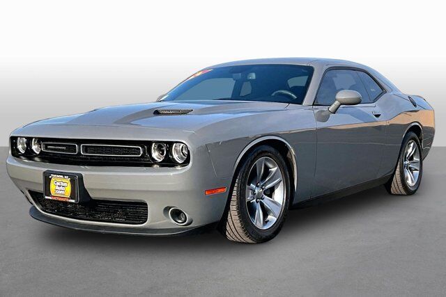 2019 Dodge Challenger SXT — photo 1 of 13