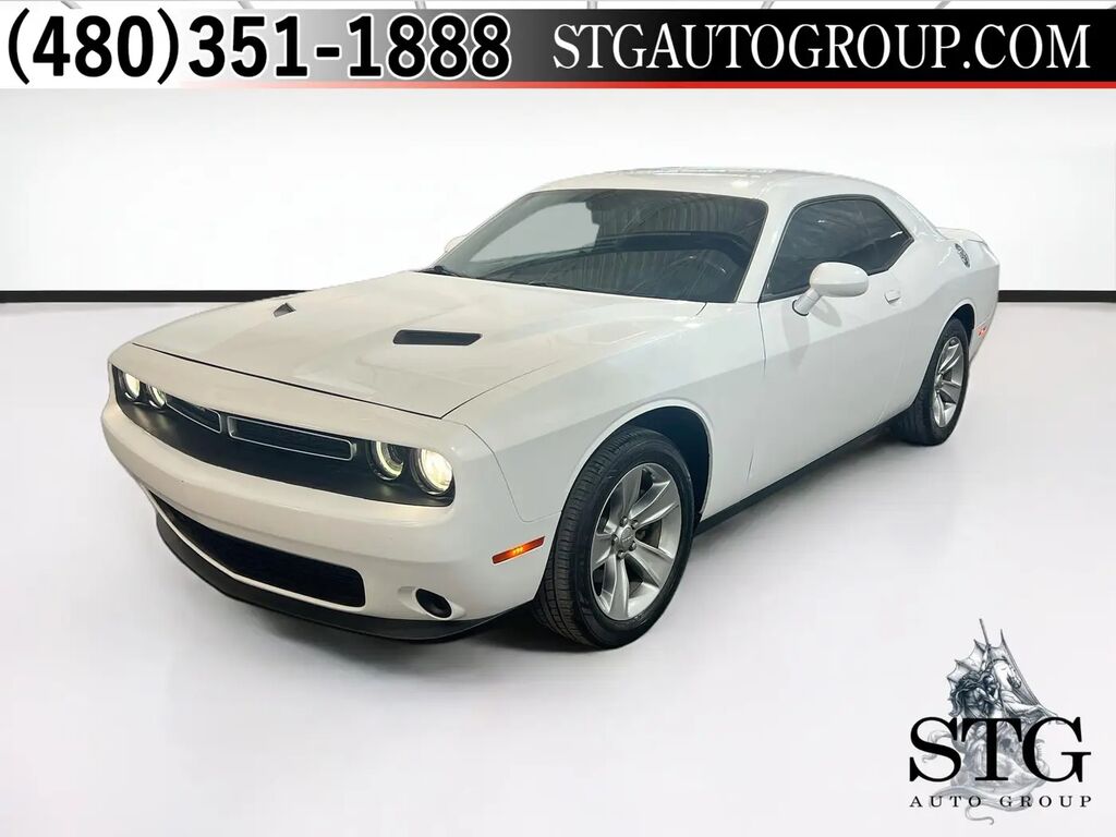 2020 Dodge Challenger SXT — photo 1 of 13