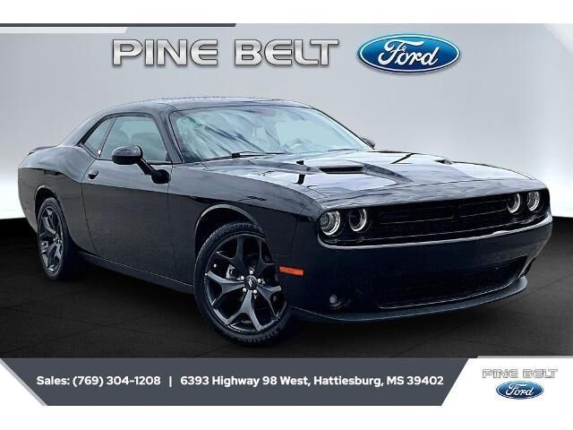 2020 Dodge Challenger SXT — photo 1 of 13