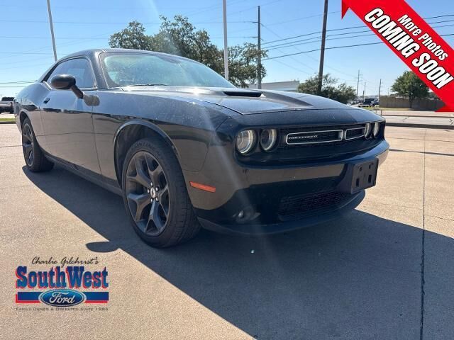 2018 Dodge Challenger SXT — photo 1 of 13