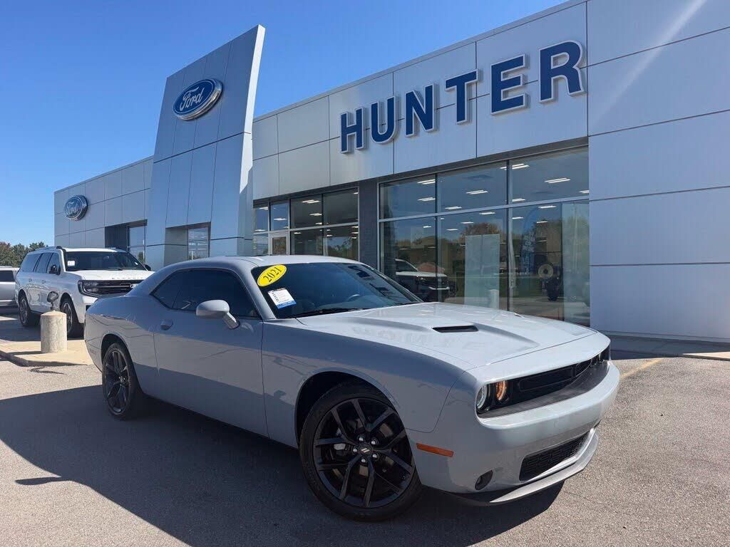 2022 Dodge Challenger SXT — photo 1 of 1