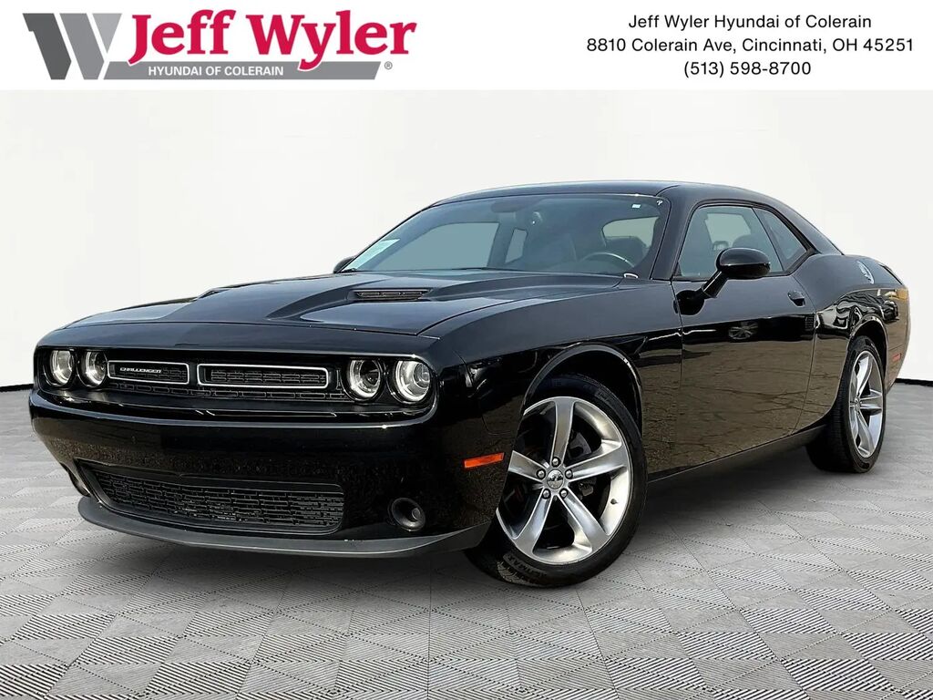 2015 Dodge Challenger SXT — photo 1 of 13