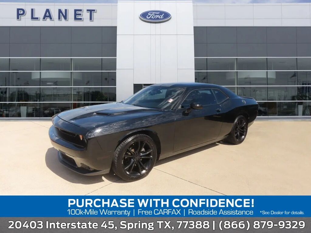 2016 Dodge Challenger SXT — photo 1 of 13