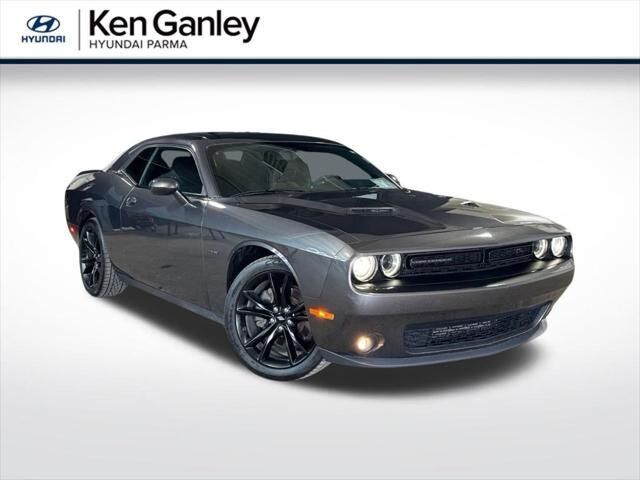 2017 Dodge Challenger R/T — photo 1 of 13
