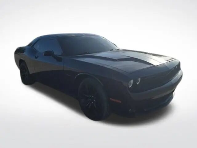 2016 Dodge Challenger R/T — photo 1 of 38