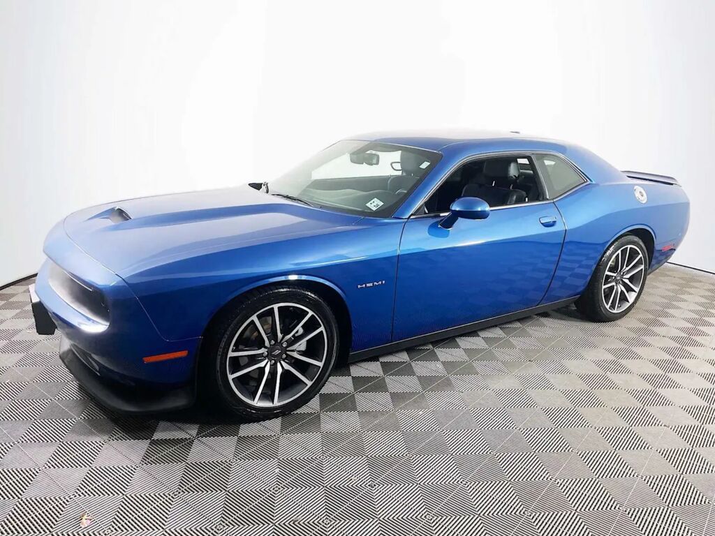 2022 Dodge Challenger R/T — photo 1 of 13