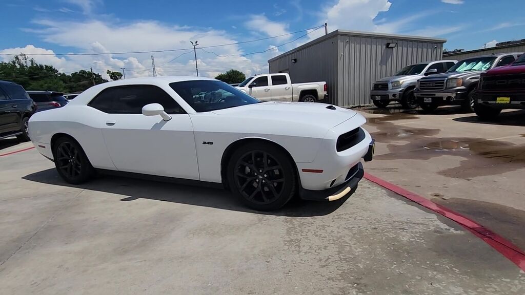2023 Dodge Challenger R/T — photo 1 of 7