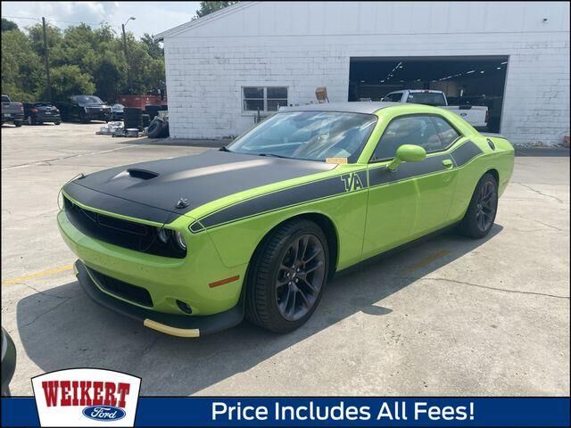2023 Dodge Challenger R/T — photo 1 of 17