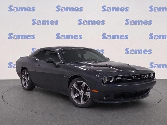 2017 Dodge Challenger R/T — photo 1 of 13