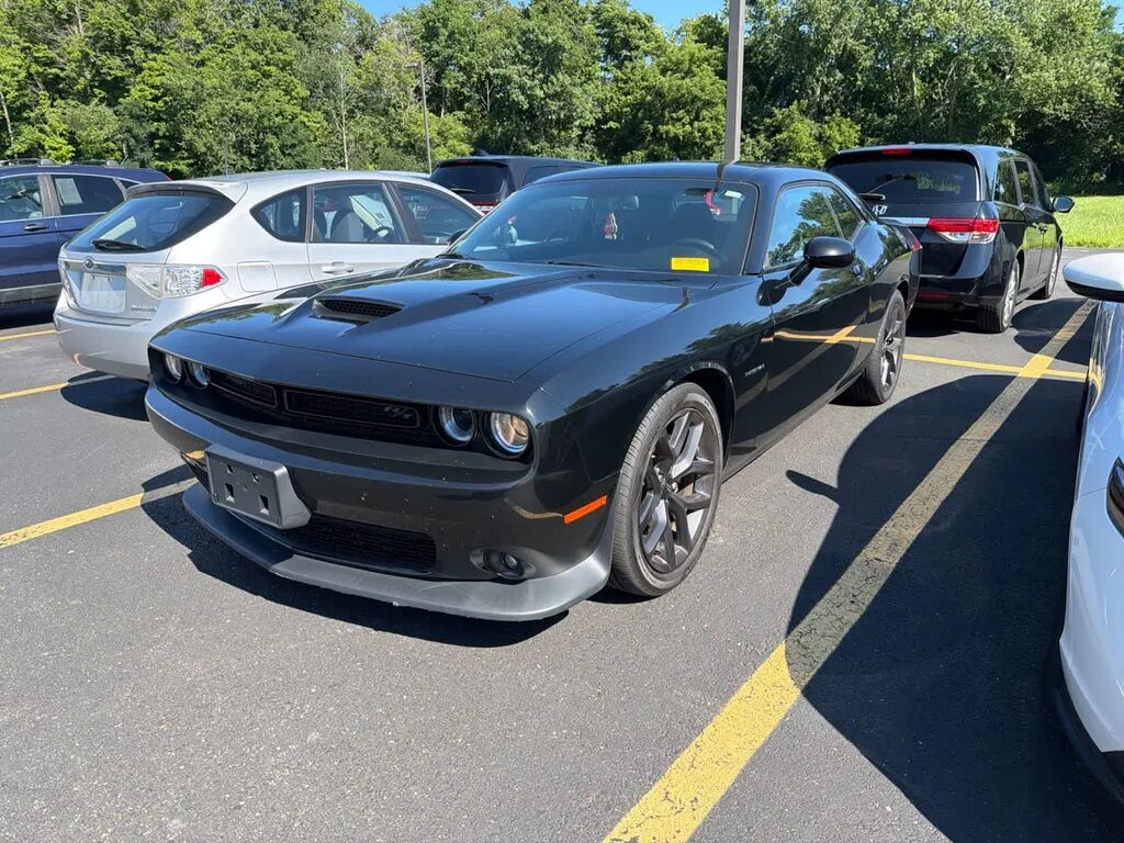 2022 Dodge Challenger R/T — photo 1 of 31