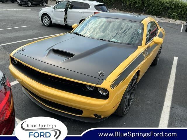 2017 Dodge Challenger R/T — photo 1 of 24