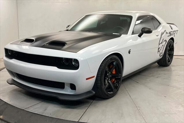 2022 Dodge Challenger SRT Hellcat — photo 1 of 13