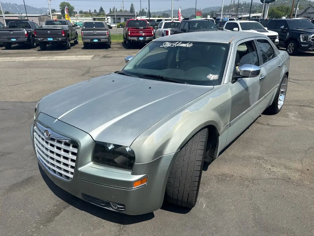 2005 Chrysler 300 Touring — photo 1 of 2