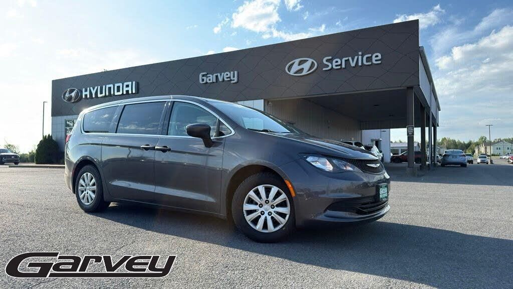 2018 Chrysler Pacifica L — photo 1 of 1