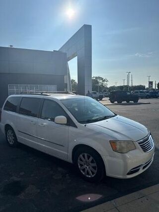 2013 Chrysler Town and Country Touring — photo 1 of 13