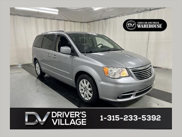 2014 Chrysler Town and Country Touring — photo 1 of 13