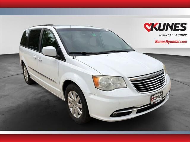 2014 Chrysler Town and Country Touring — photo 1 of 39