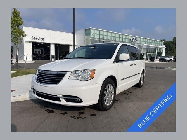 2016 Chrysler Town and Country Touring