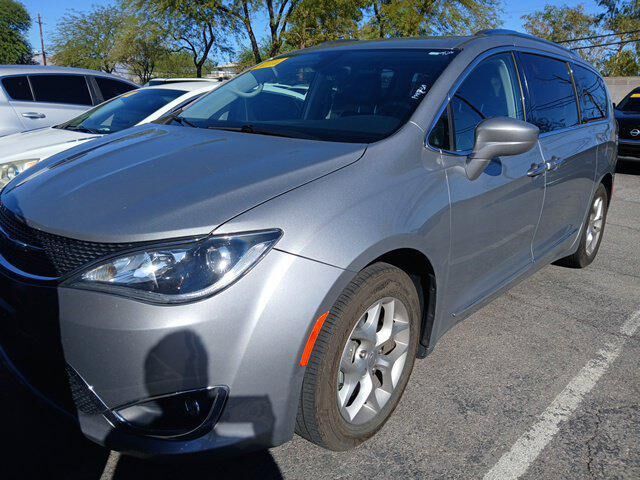 2018 Chrysler Pacifica Touring L — photo 1 of 1