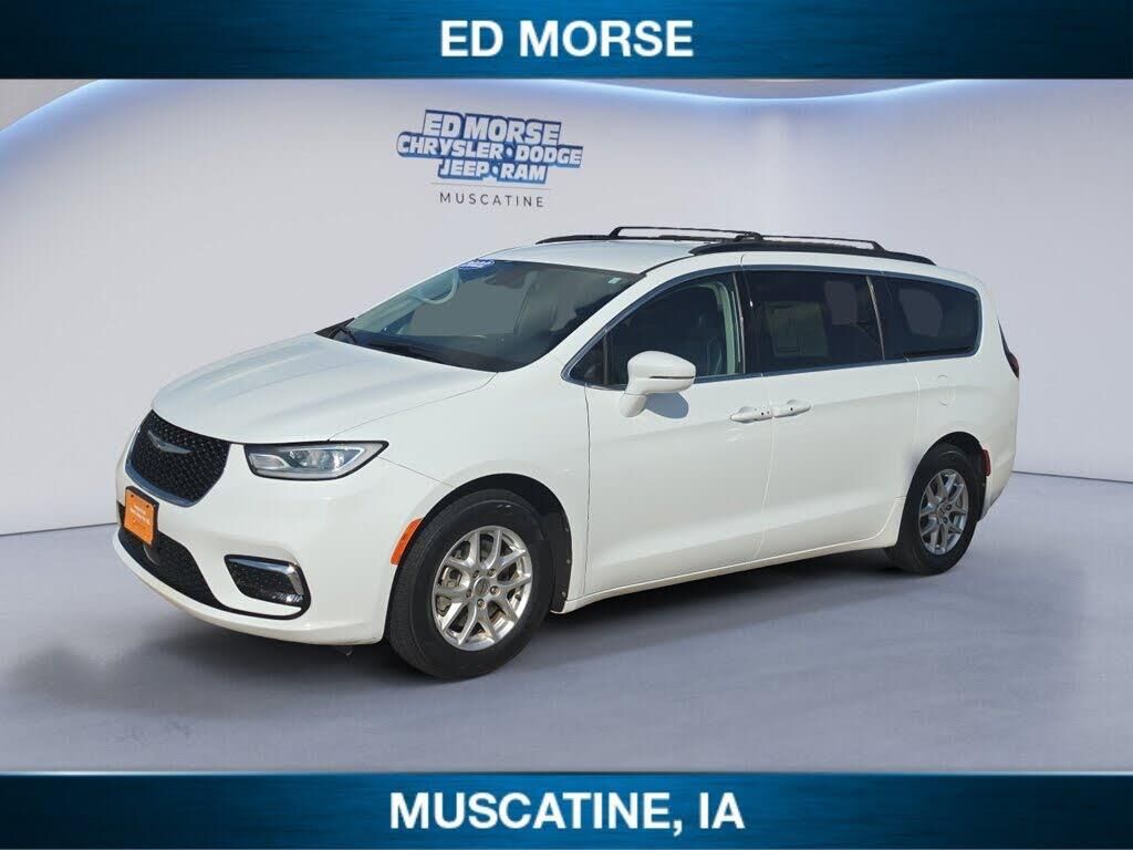 2022 Chrysler Pacifica Touring L — photo 1 of 1