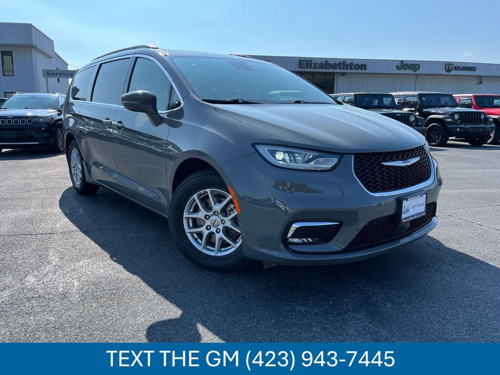 2022 Chrysler Pacifica Touring L — photo 1 of 13