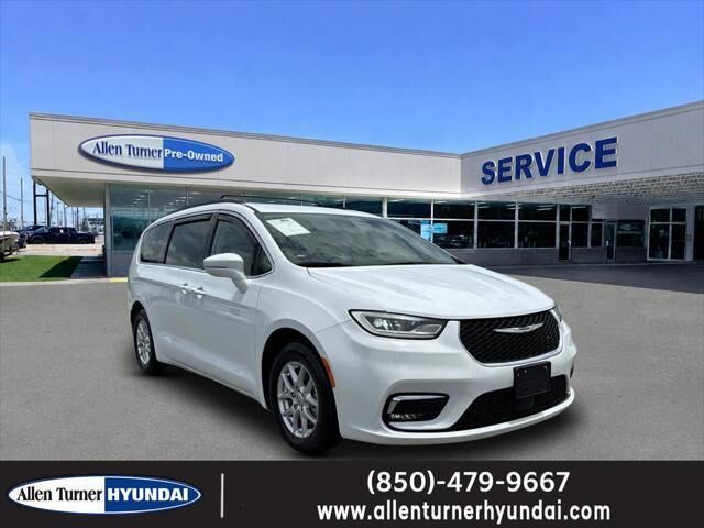 2022 Chrysler Pacifica Touring L — photo 1 of 13
