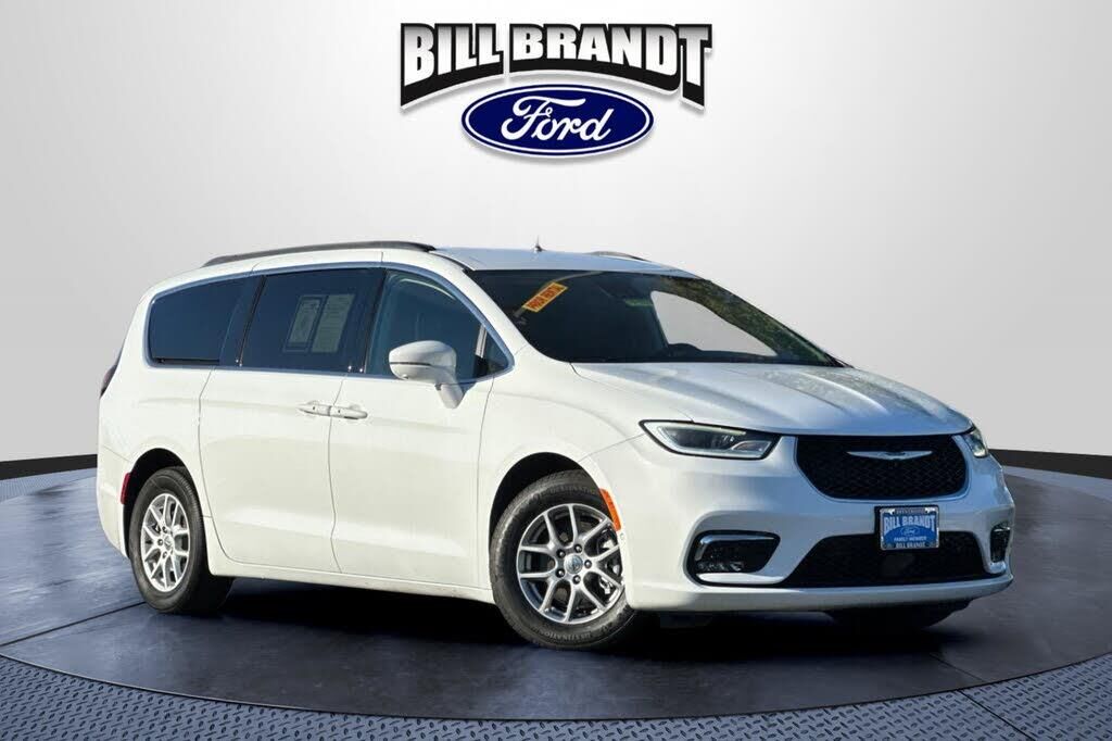 2022 Chrysler Pacifica Touring L — photo 1 of 1