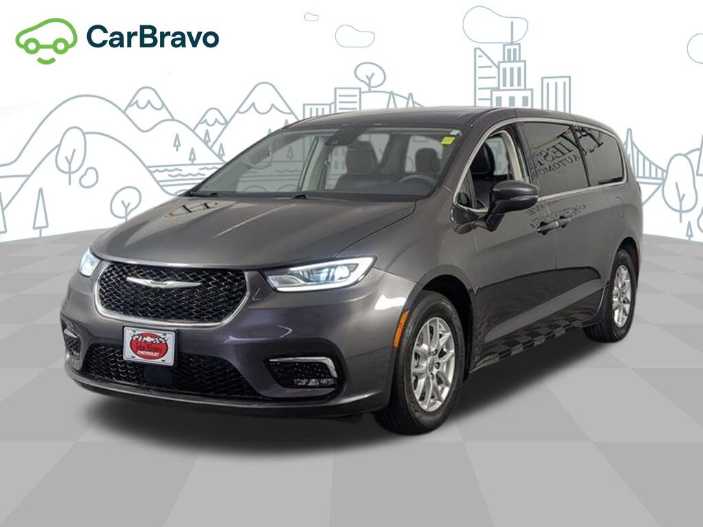 2023 Chrysler Pacifica Touring L — photo 1 of 6