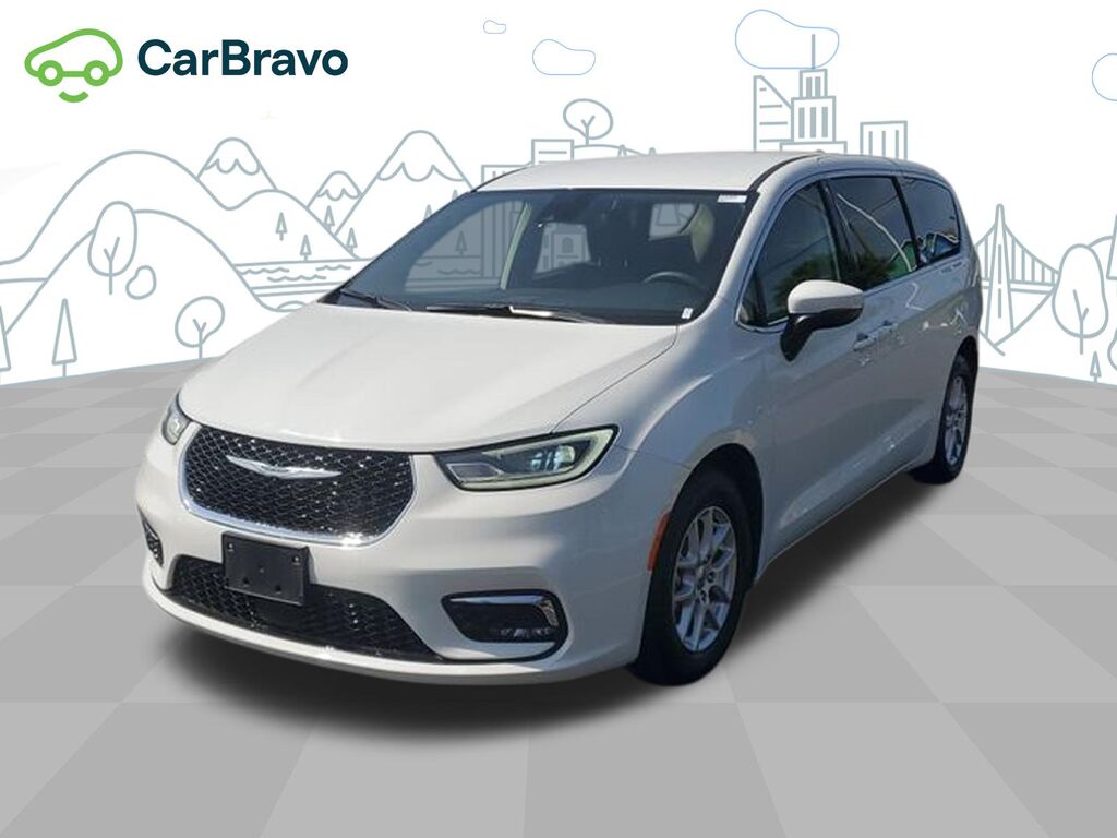 2023 Chrysler Pacifica Touring L — photo 1 of 6