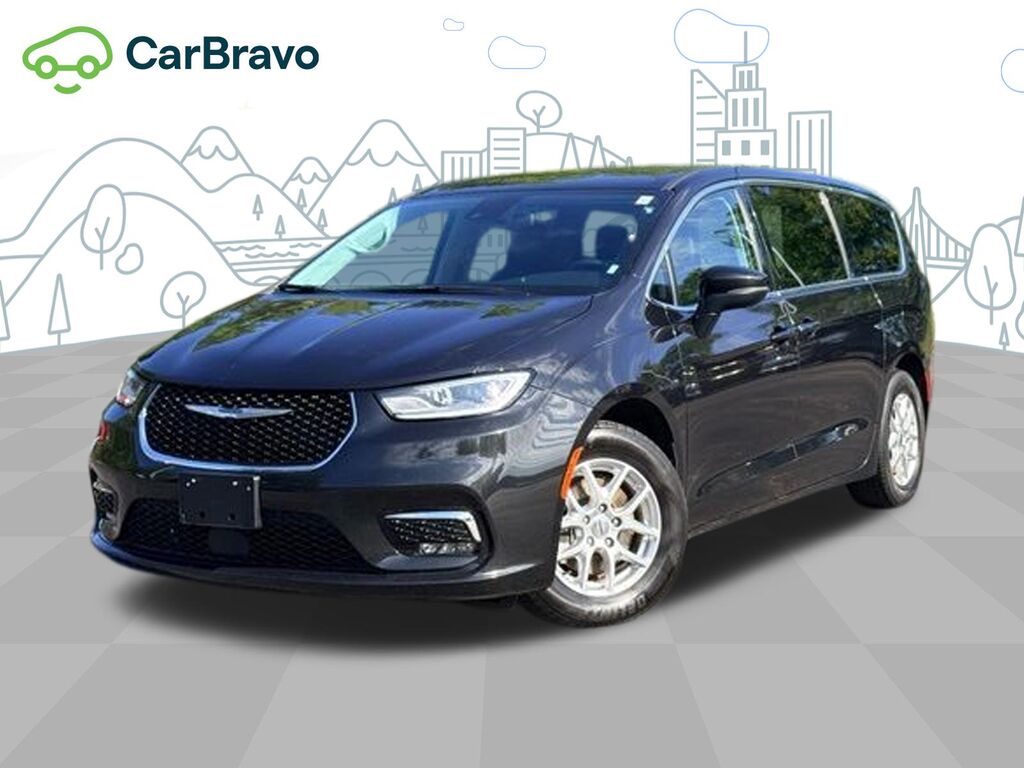 2023 Chrysler Pacifica Touring L — photo 1 of 7